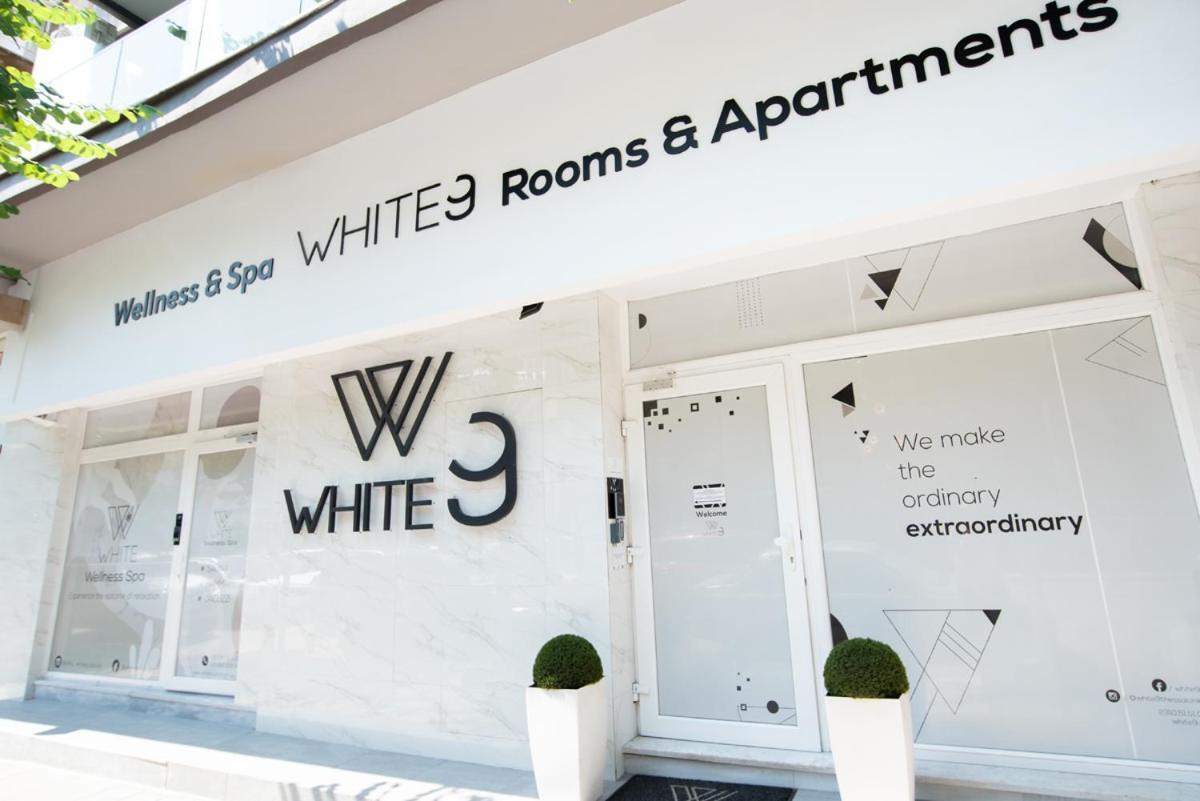 White 9 Салоники